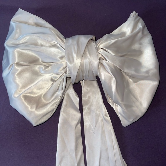 Moda Glam Boutique ANGELINA OVERSIZED BOW GOWN- CHAMPAGNE - Picture 5 of 9